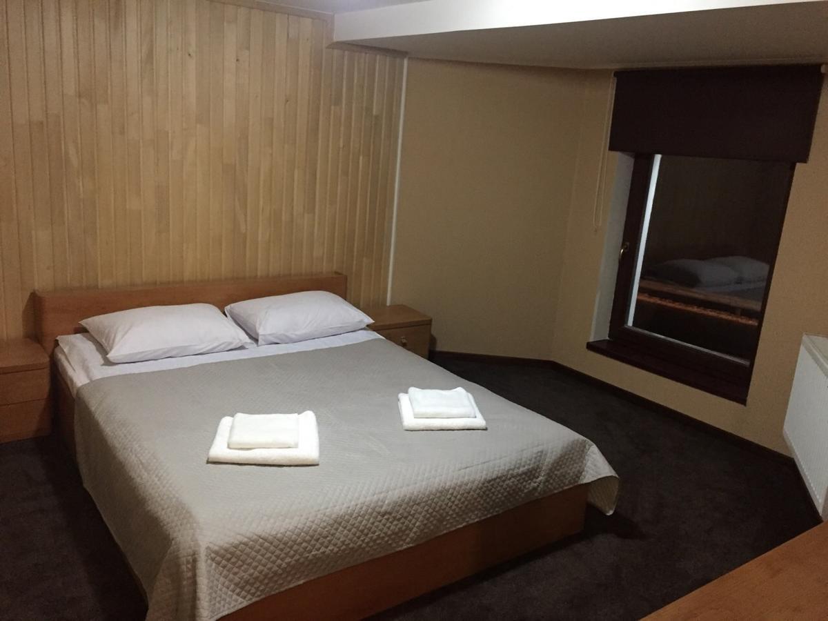Tranzyt Motel Yablunytsia Buitenkant foto
